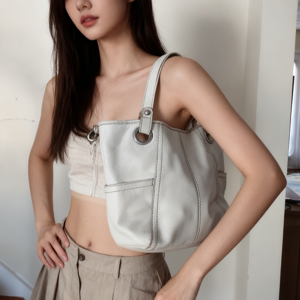 Vintage Fossil shoulder bag crafted from soft cream-colored leather